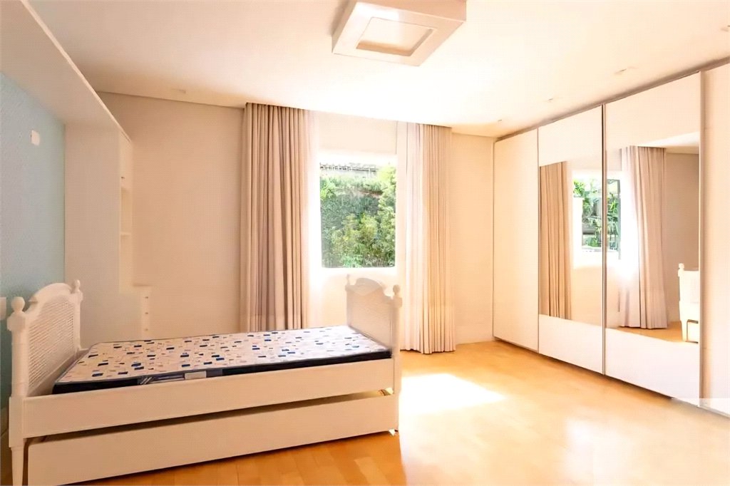Casa à venda com 4 suítes em Jardim Leonor, São Paulo, SP