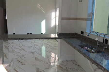 Casa à venda com piscina em Itanhaém