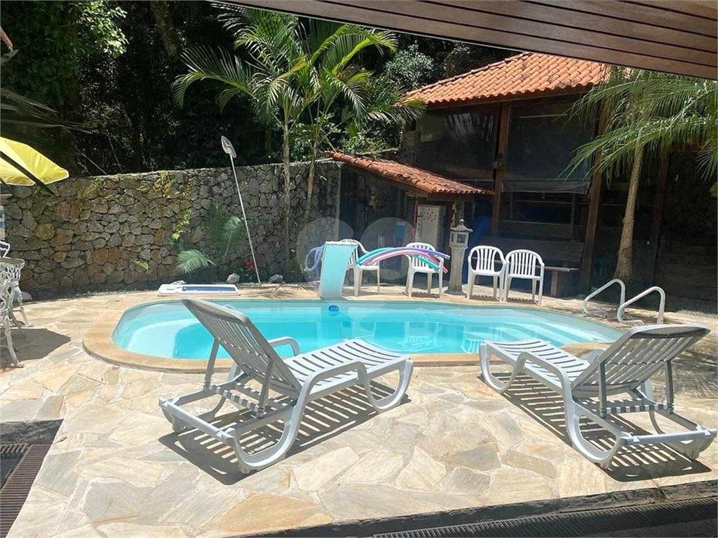 Casa à venda com 3 quartos, sendo 1 suíte, no condomínio Associação Reserva das Hortênsias, Mairiporã - SP