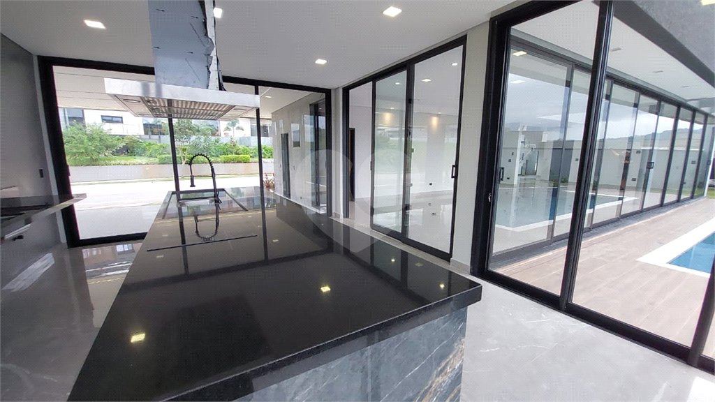 Casa à venda com 5 suítes no condomínio Figueira Garden, Atibaia - SP