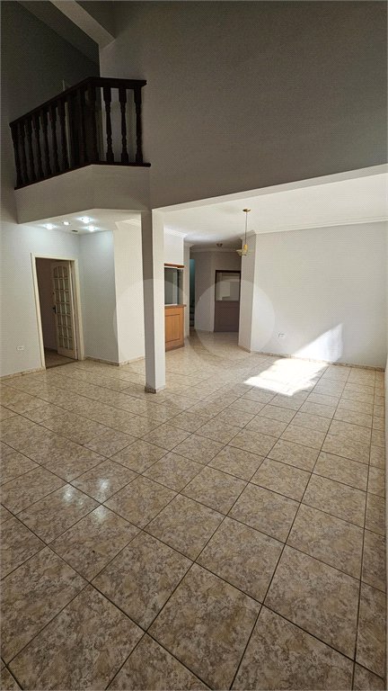 Sobrado à venda com 3 quartos, sendo 2 suítes, em Jardim Rossignatti, Indaiatuba, SP