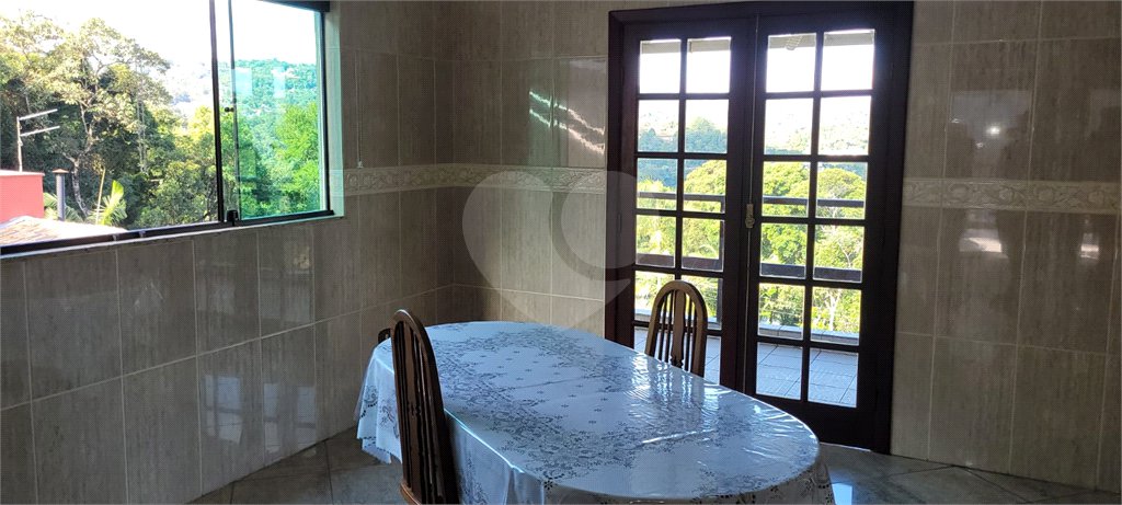 Casa à venda com 5 quartos, sendo 2 suítes, no condomínio Alpes da Cantareira, Mairiporã - SP