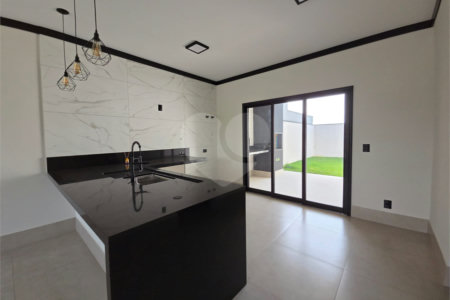 Casa à venda com 3 quartos, sendo 1 suíte, no condomínio Cerejeiras, Araçoiaba da Serra - SP