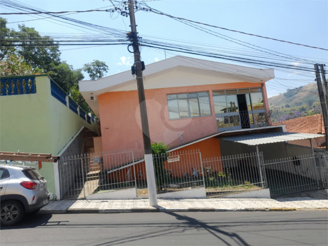 Casa à venda com 3 quartos, sendo 1 suíte,  no Centro, Serra Negra, SP