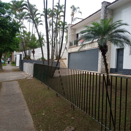 Casa Térrea à venda ou para alugar com 3 quartos, sendo 1 suíte,  em Caxingui, São Paulo, SP