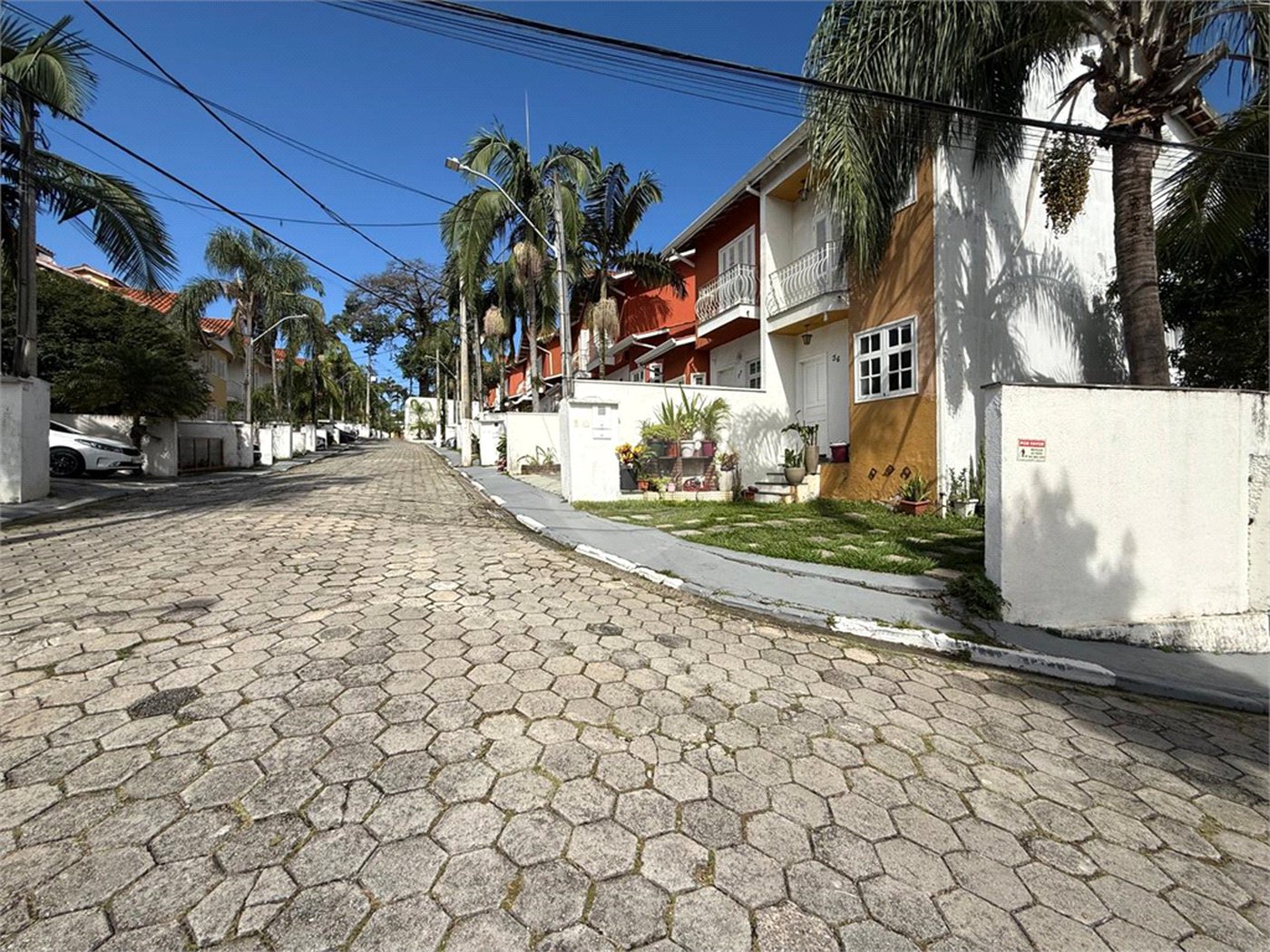 Casa à venda com 2 suítes no condomínio Village Palmas, São Paulo - SP