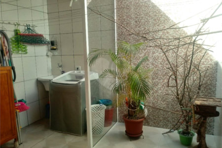 Casa à venda com 3 quartos, sendo 1 suíte, no condomínio Alcides Moreira, São Paulo - SP