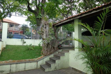 Casa à venda com 3 quartos, sendo 1 suíte,  em Jardim Londrina, São Paulo, SP