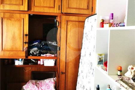 Sobrado à venda com 4 quartos, sendo 1 suíte,  em Vila Gomes, São Paulo, SP