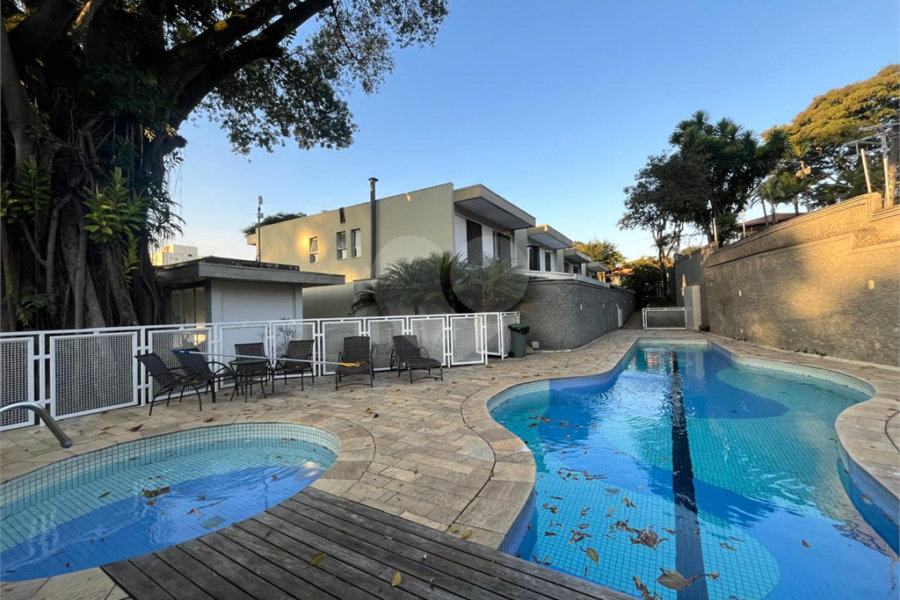 Casa à venda com 3 suítes no condomínio Domus, São Paulo - SP