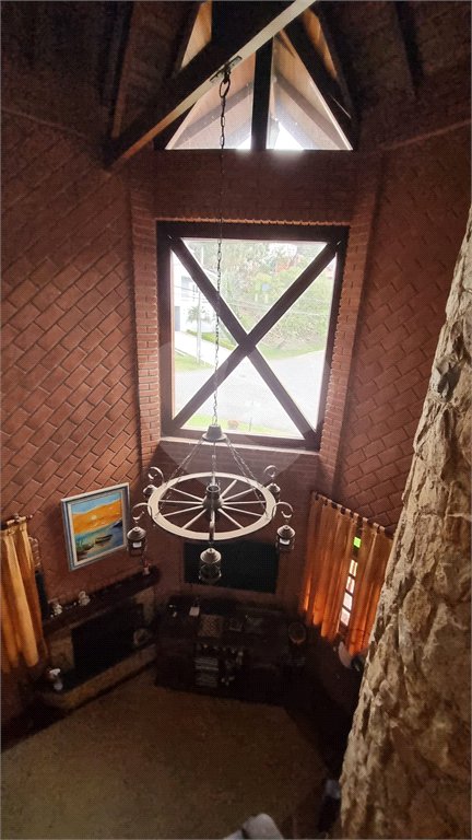 Casa à venda com 4 quartos, sendo 2 suítes, no condomínio Aruã Eco Park, Mogi das Cruzes - SP