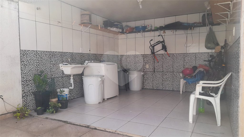 Casa à venda com 4 quartos, sendo 1 suíte, em Jardim Altos do Itavuvu, Sorocaba, SP