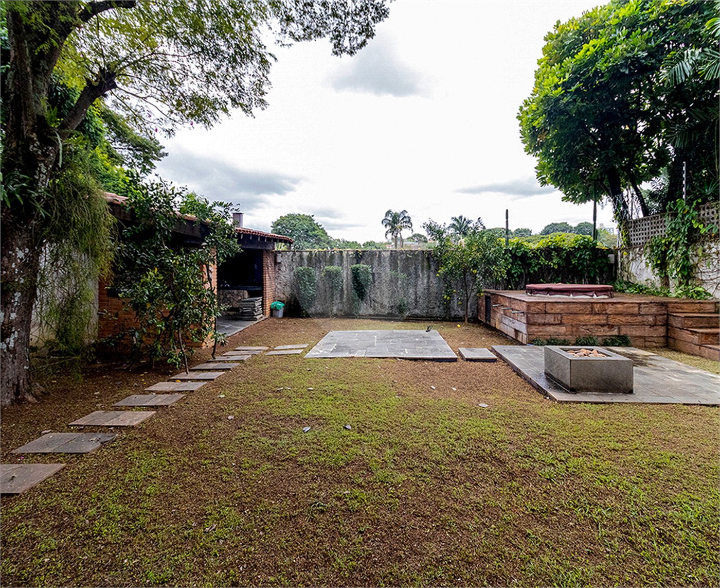 Casa à venda com 3 quartos, sendo 2 suítes, em Alto de Pinheiros, São Paulo, SP
