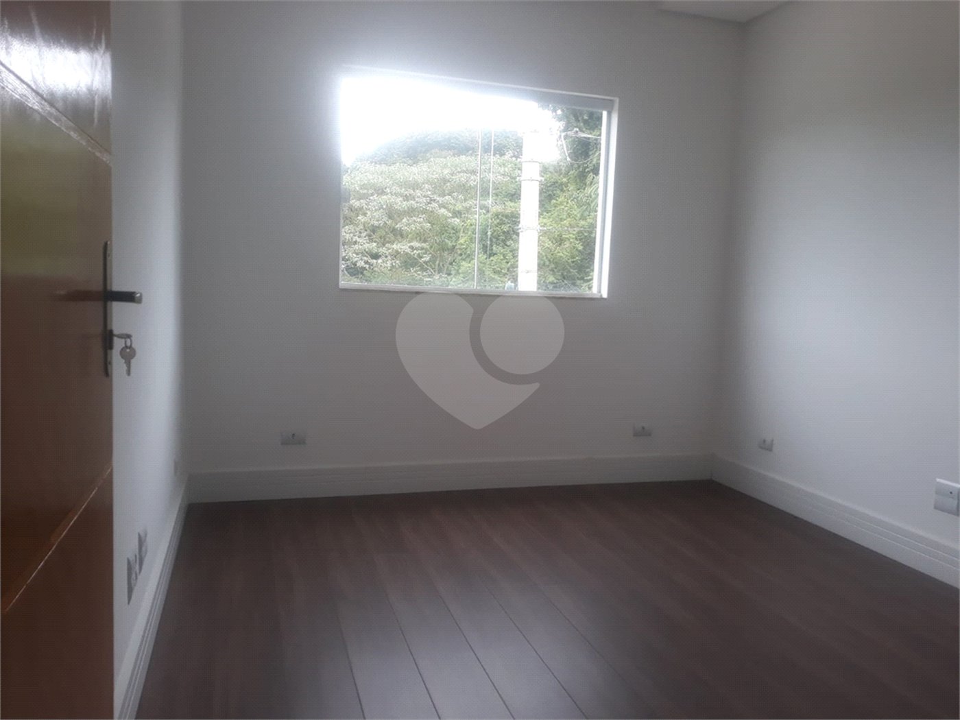 Sobrado à venda com 3 quartos, sendo 1 suíte, em Jardim Vitória, Mairinque, SP