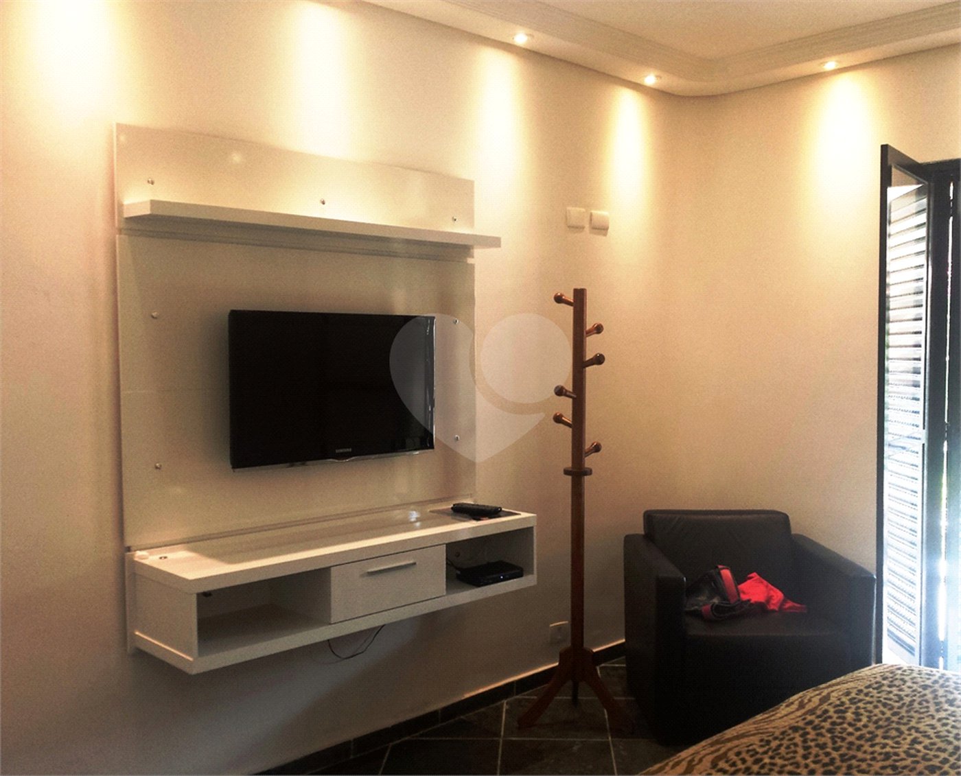 Casa à venda com 8 quartos, sendo 6 suítes,  no condomínio Acapulco, Guarujá - SP