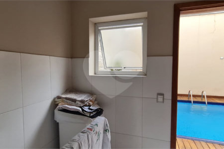 Sobrado à venda com 4 quartos, sendo 1 suíte, em Jabaquara, São Paulo, SP