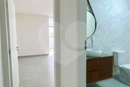Sobrado com 3 andares, 350 m², 6 quartos, 2 suítes e 5 vagas para locação no Jardim Anália Franco!