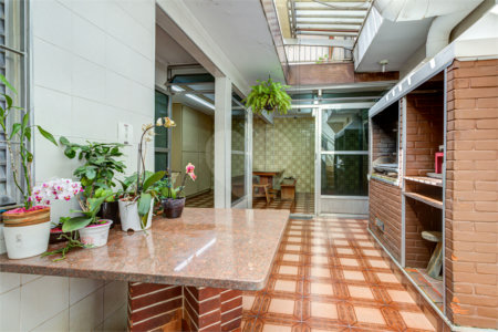 Casa à venda com 3 quartos, sendo 1 suíte, em Santo Amaro, São Paulo, SP