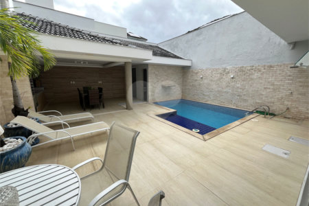 Casa à venda com 3 quartos, sendo 1 suíte, no condomínio Golden Village, Rio de Janeiro - RJ