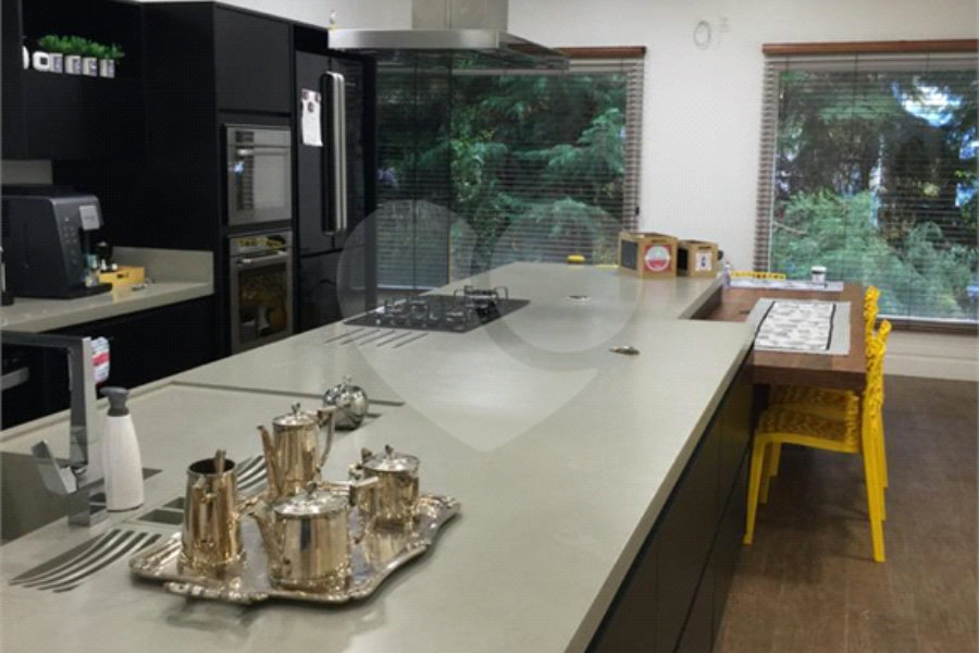 Casa à venda ou para alugar com 4 suítes no condomínio Suíça da Cantareira, Mairiporã - SP