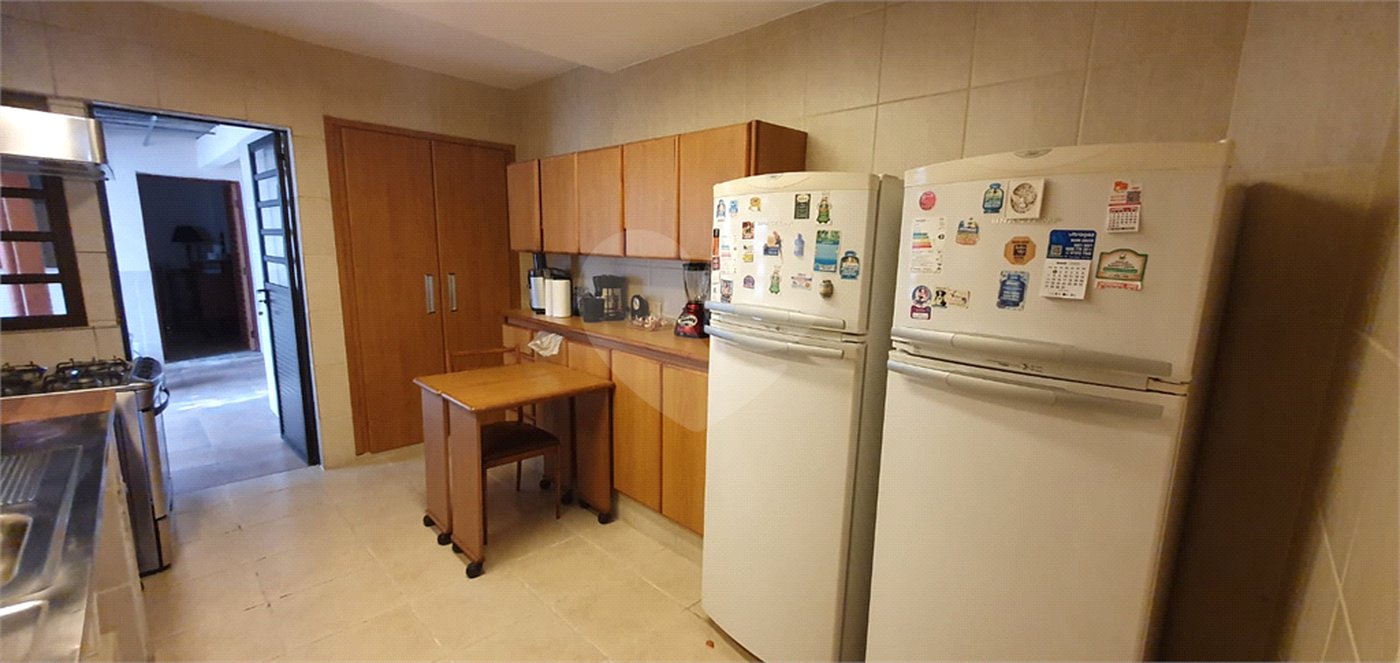 Sobrado à venda com 4 quartos, sendo 2 suítes, em Moema, São Paulo, SP