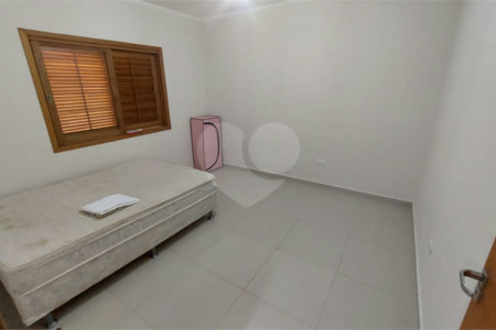 Casa à venda com 4 quartos, sendo 1 suíte, no condomínio Marf II, Bom Jesus dos Perdões - SP