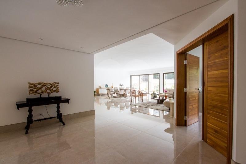 Casa Térrea à venda com 5 suítes em Jardim Marajoara, São Paulo, SP