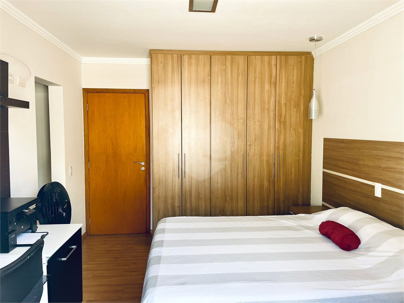 Casa à venda com 3 quartos, sendo 1 suíte, no condomínio Shambala I, Atibaia - SP