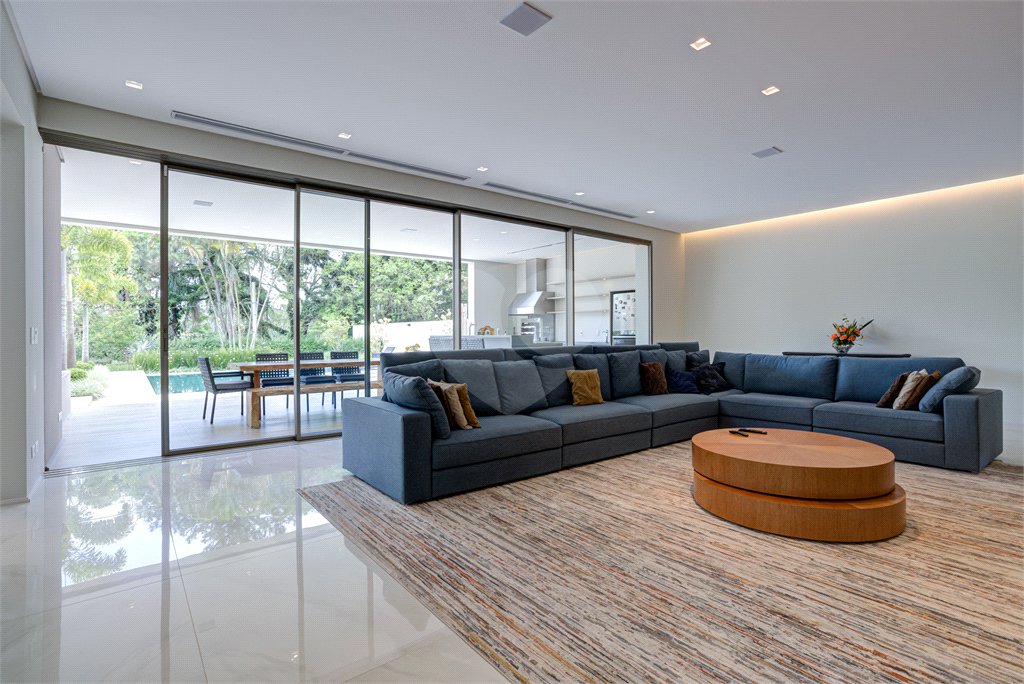 Casa à venda com 5 suítes em Jardim Cordeiro, São Paulo, SP