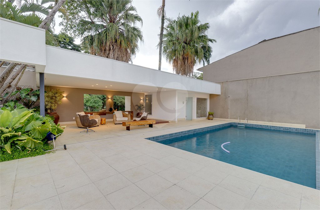Casa Térrea à venda ou para alugar com 4 suítes em Alto da Boa Vista, São Paulo, SP