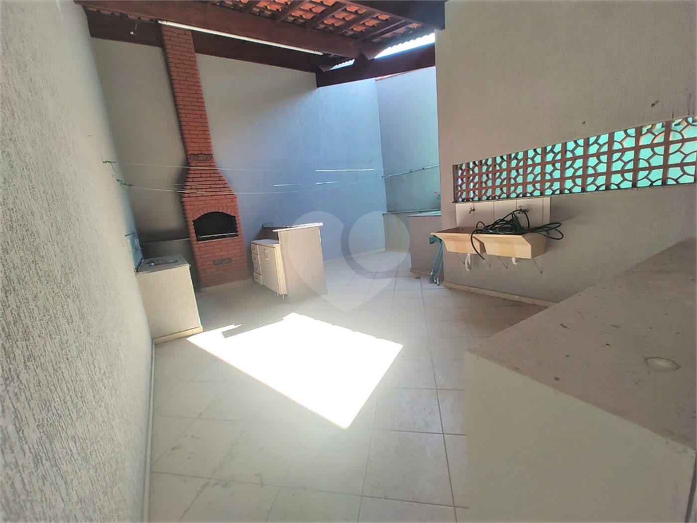 Sobrado à venda com 4 quartos, sendo 1 suíte, em Jardim Regina, São Paulo, SP