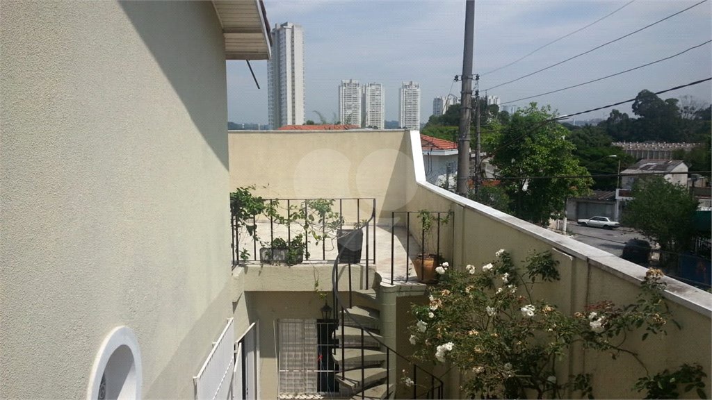 Sobrado à venda com 3 quartos, sendo 1 suíte, em Campo Grande, São Paulo, SP