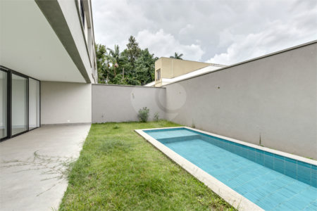 Casa à venda com 4 suítes no condomínio Venezia, São Paulo - SP