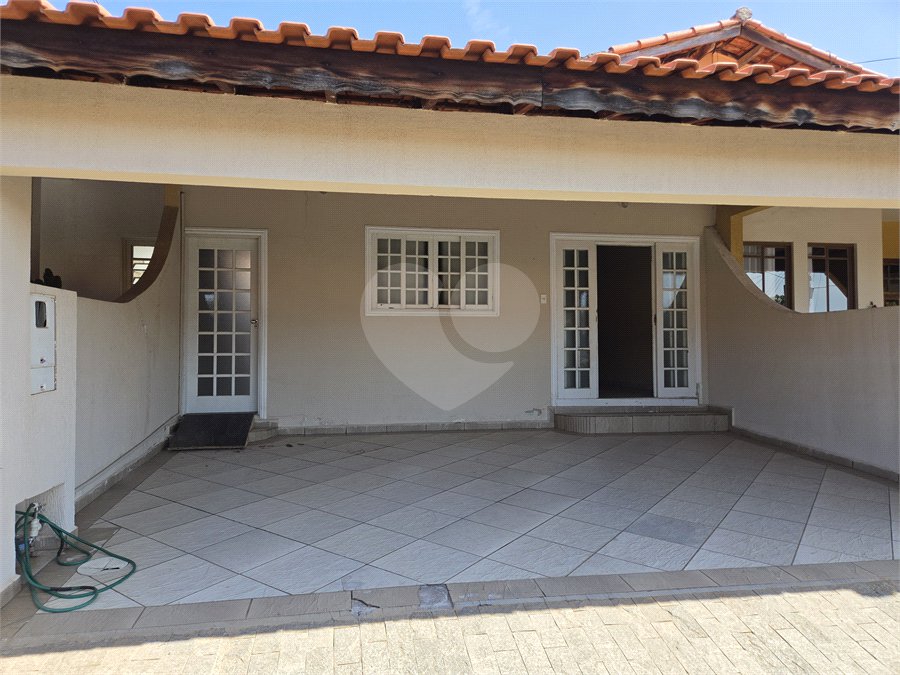 Casa à venda com 3 quartos, sendo 1 suíte, no condomínio Parque das Árvores, Sorocaba - SP