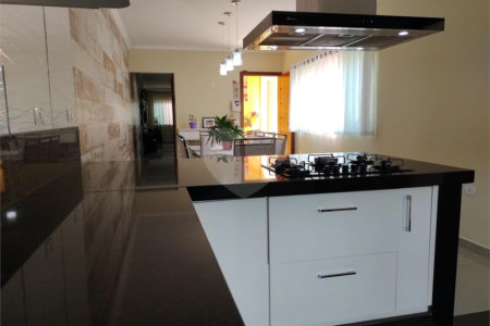 Sobrado à venda com 3 quartos, sendo 1 suíte, em Vila Laís, São Paulo, SP