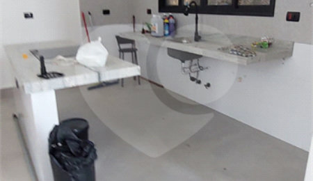 Casa à venda ou para alugar com 5 quartos, sendo 3 suítes, no condomínio Figueira Garden, Atibaia - SP