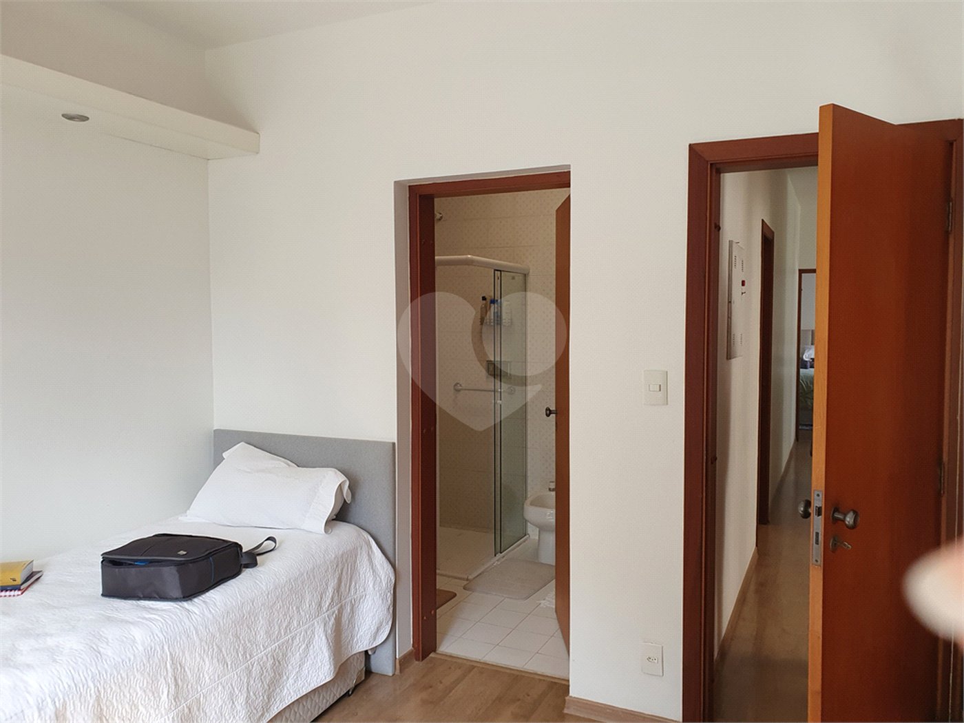 Sobrado à venda com 4 quartos, sendo 2 suítes, em Alto da Boa Vista, São Paulo, SP