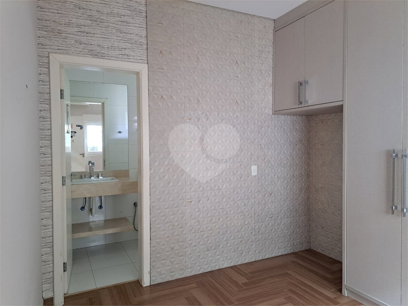 Casa à venda com 3 suítes no condomínio Residencial Terra Nobre, Indaiatuba - SP