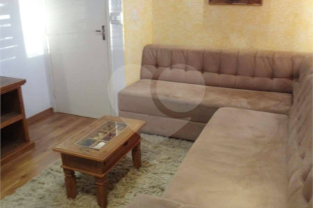 Apartamento no Condomínio Residencial Ipê I .
