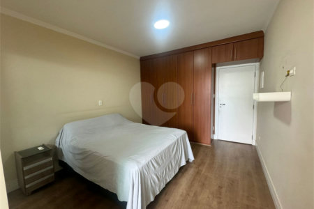 Sobrado à venda com 3 quartos, sendo 1 suíte, em Vila Nivi, São Paulo, SP
