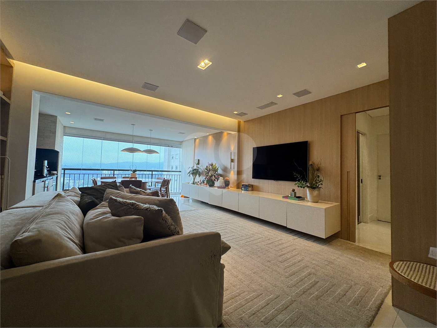 Apartamento à venda com 3 quartos, sendo 1 suíte,  em Jardim Leonor Mendes de Barros, São Paulo, SP