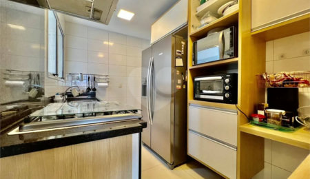 Apartamento à venda com 3 quartos, sendo 1 suíte,  em Jardim Caravelas, São Paulo, SP
