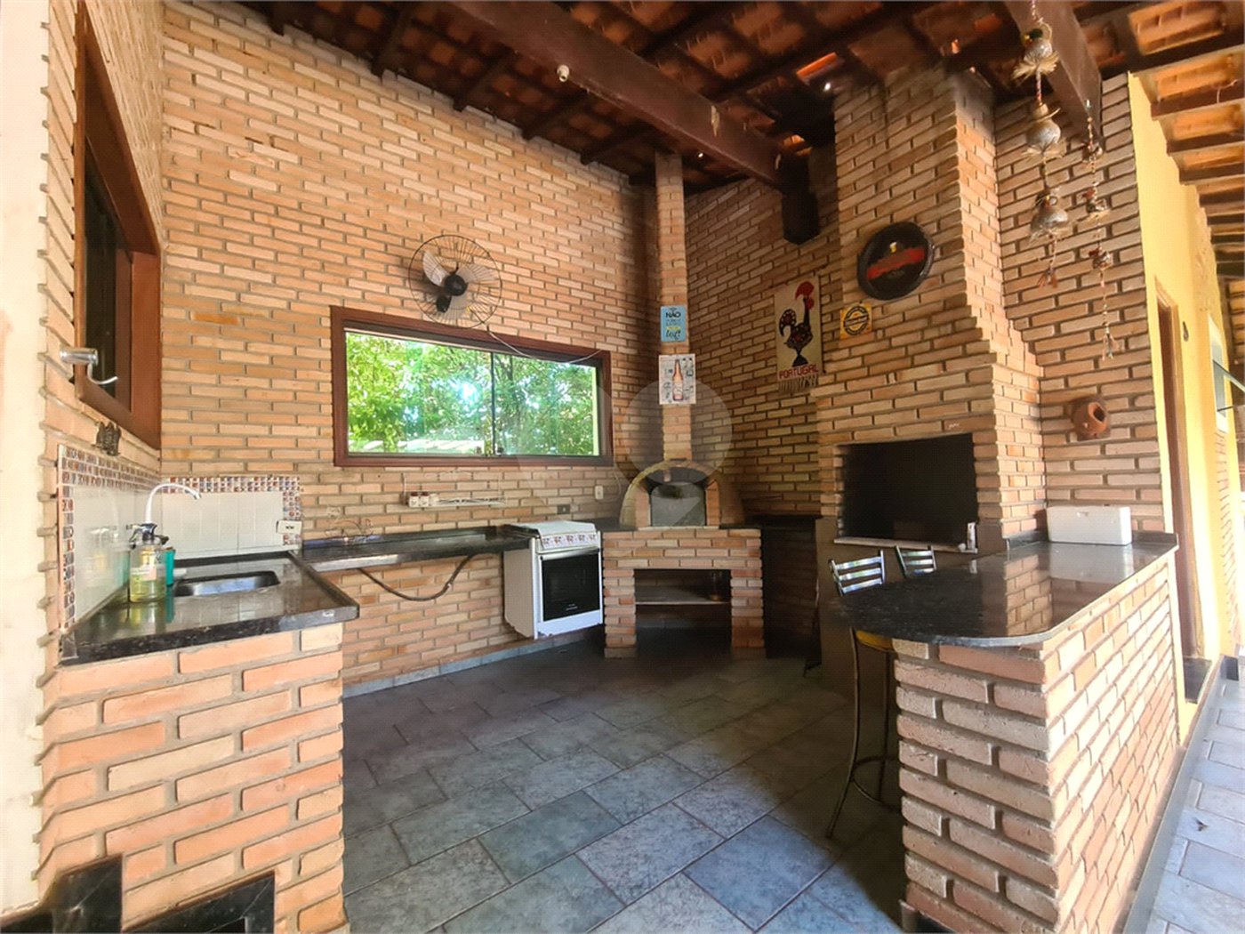 Casa à venda com 3 suítes no condomínio Portal do Sabiá, Araçoiaba da Serra - SP