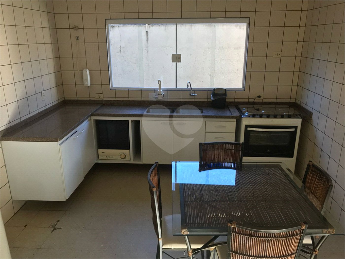 Casa à venda com 5 quartos, sendo 2 suítes,  em Jardim Maristela, Atibaia, SP
