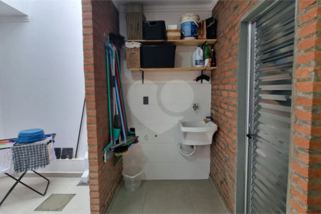 Casa no Condomínio Flamboyant II a venda .