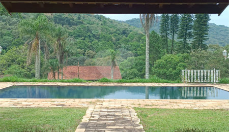 Sítio à venda com 6 quartos, sendo 5 suítes,  em Alto da Serra (mailasqui), São Roque, SP
