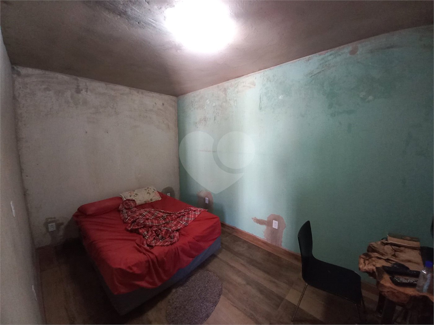 Casa térrea com 2 dormitórios.