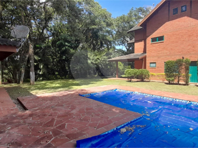 Sobrado à venda com 3 suítes em Serra da Cantareira, Mairiporã, SP