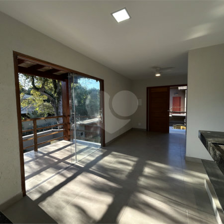 Apartamento à venda com 2 quartos, sendo 1 suíte, no Centro / Arraial D'ajuda, Porto Seguro, BA