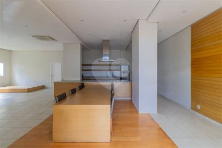 Apartamento à venda com 3 quartos, sendo 1 suíte, em Campo Belo, São Paulo, SP